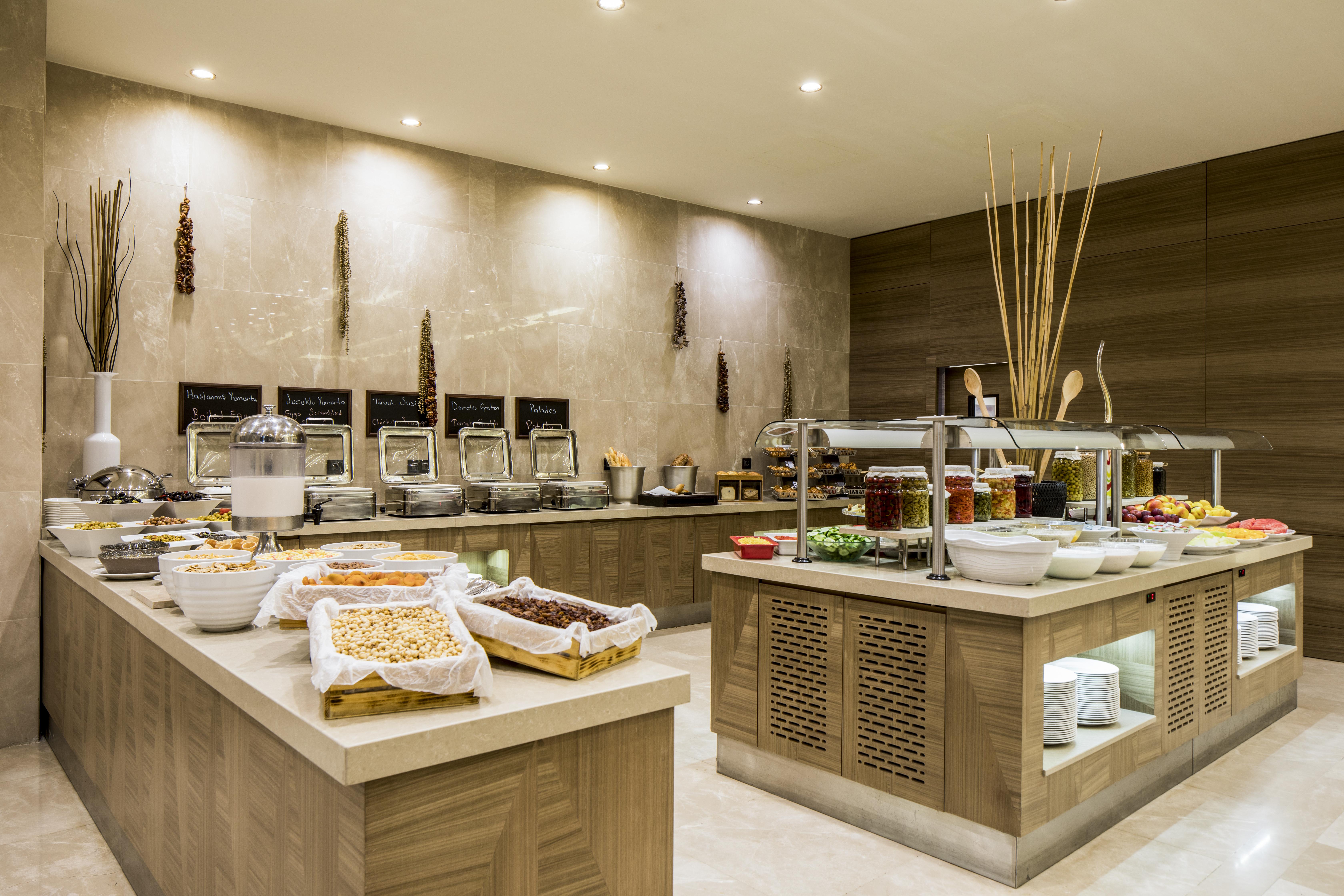 Clarion Hotel Golden Horn Istanbul Luaran gambar The buffet at the hotel