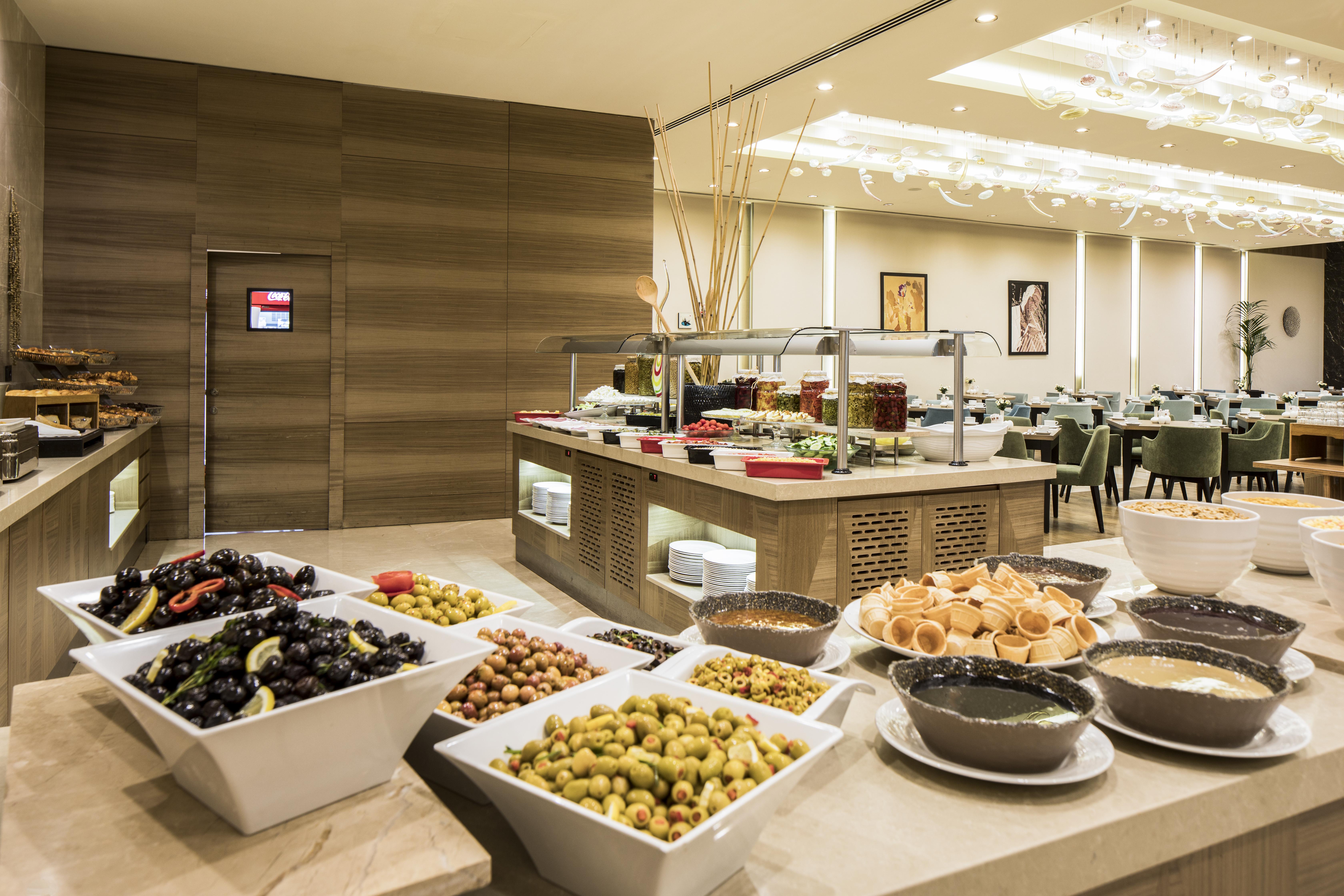 Clarion Hotel Golden Horn Istanbul Luaran gambar A buffet at a hotel