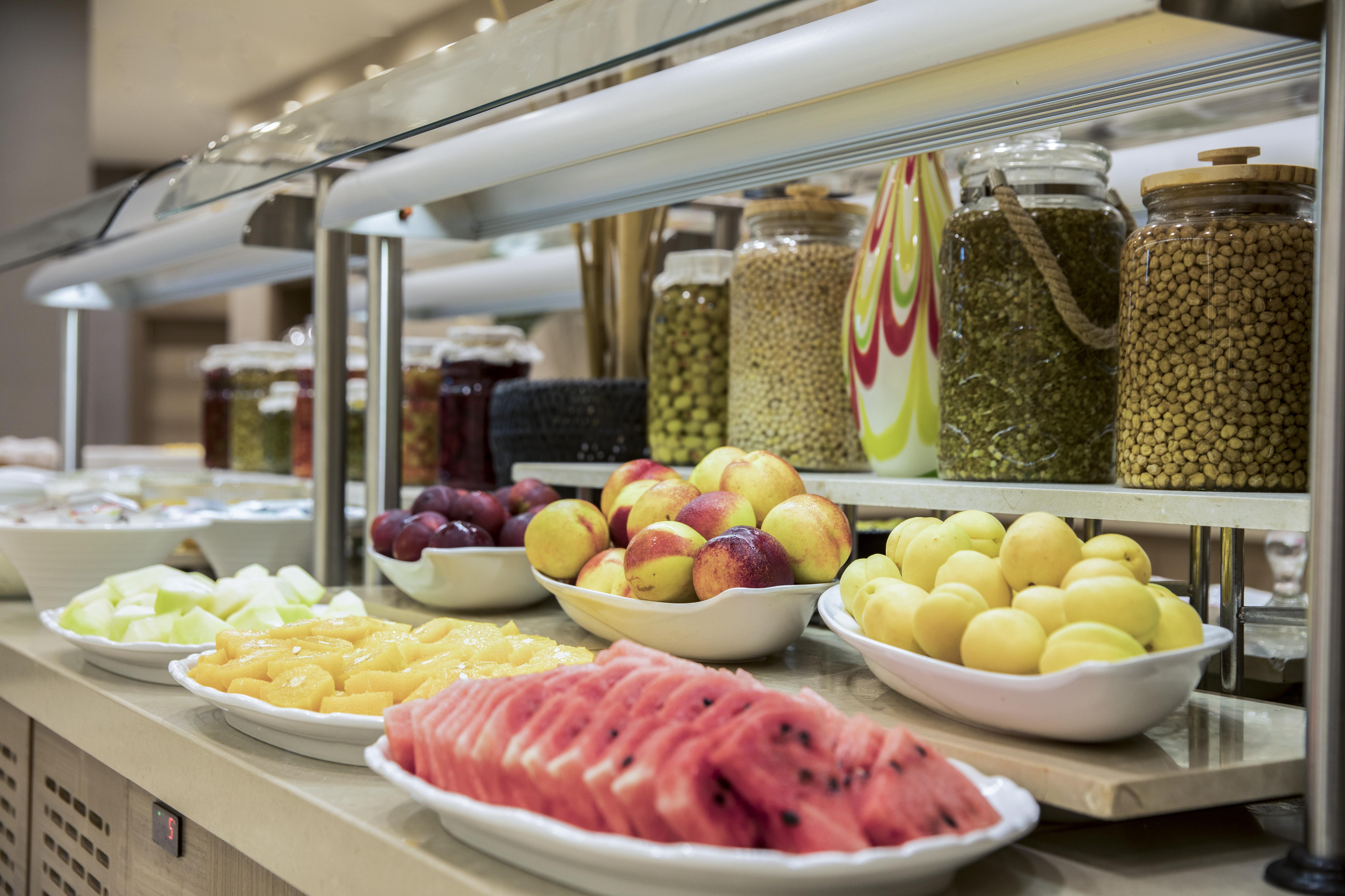 Clarion Hotel Golden Horn Istanbul Luaran gambar A salad bar
