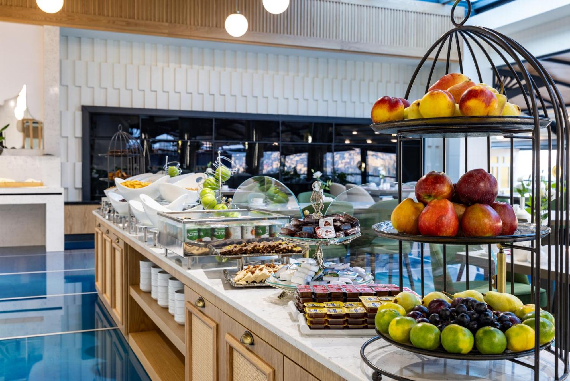 Clarion Hotel Golden Horn Istanbul Luaran gambar A buffet at a hotel