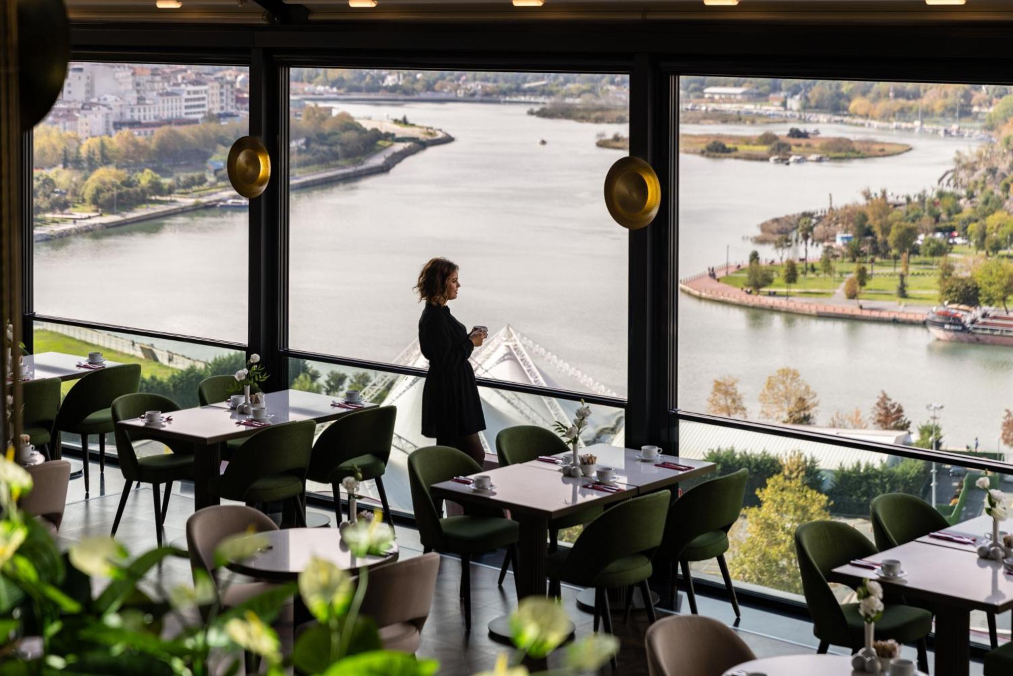 Clarion Hotel Golden Horn Istanbul Luaran gambar The River Restaurant