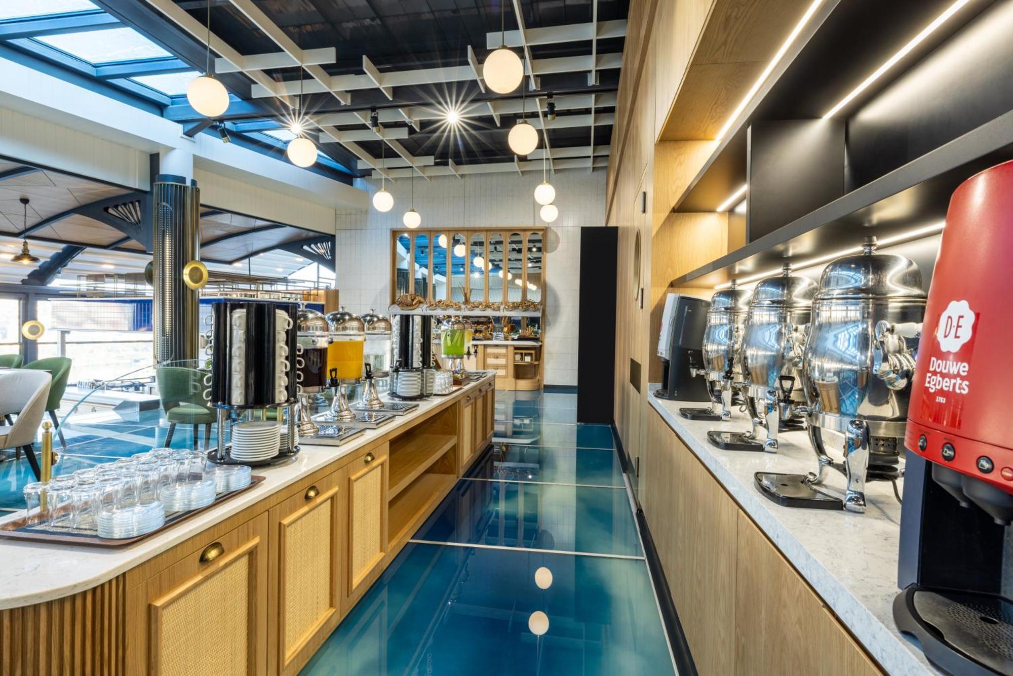 Clarion Hotel Golden Horn Istanbul Luaran gambar The Ristretto Lab at the R. STUHL coffee headquarters in Cologne, Germany