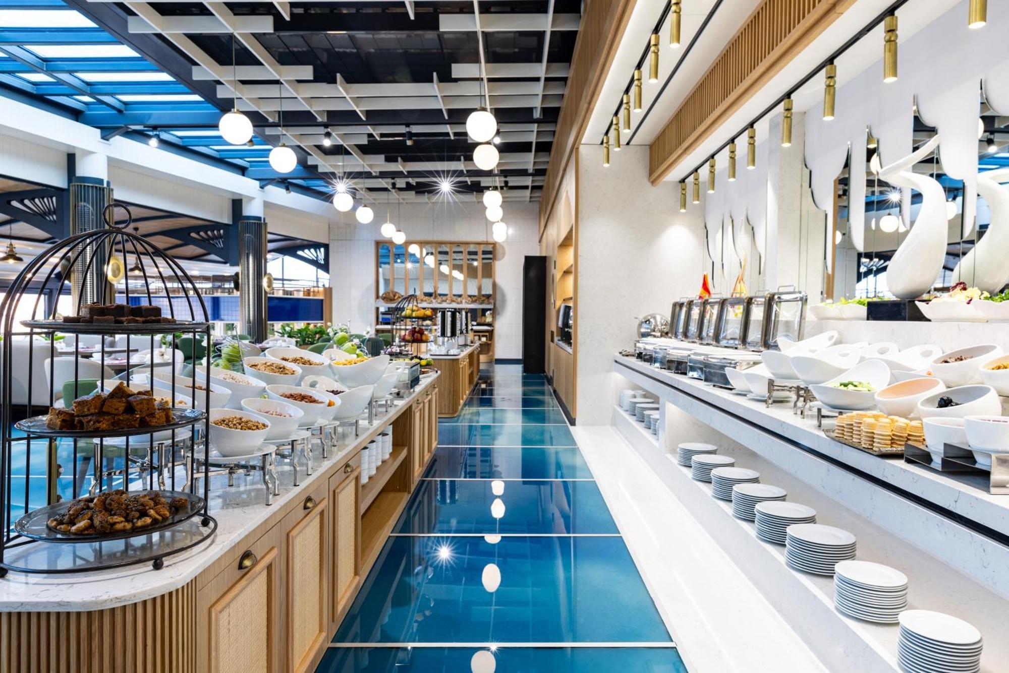 Clarion Hotel Golden Horn Istanbul Luaran gambar The buffet at the lounge